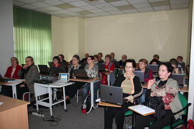 Akademia Allegro walczy z e-wykluczeniem i zaprasza seniorów w świat Internetu