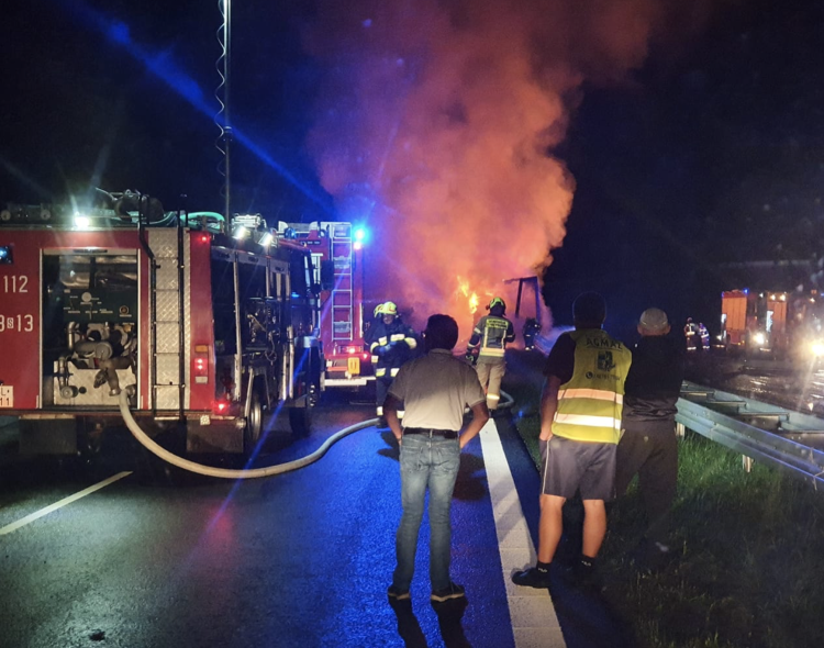 Wypadek na A4. Autostrada zablokowana po zderzeniu ciężarówek. Jest ofiara śmiertelna
