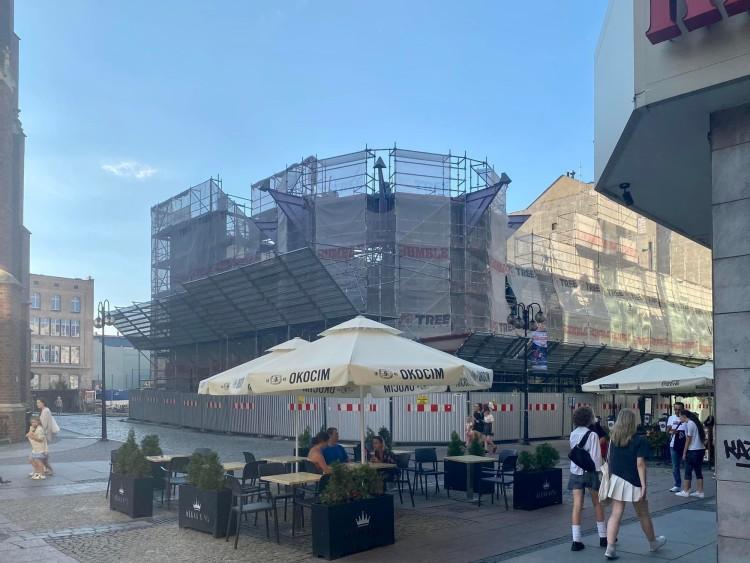 Wrocław: Solpol już bez wieżyczki! Znika kontrowersyjny budynek [ZDJĘCIA]