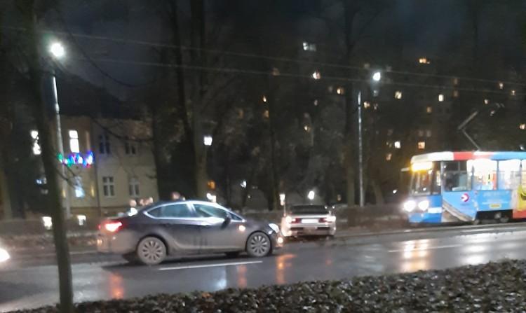 Porsche na torowisku. Kolizja na Powstańców Śląskich