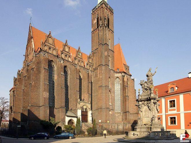 Śmierć na Ostrowie Tumskim. Tuż przy jednym z kościołów znaleziono zwłoki