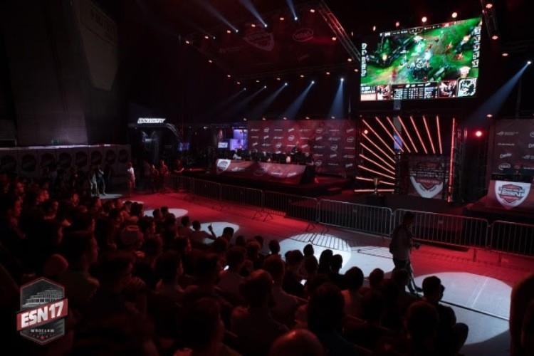 E-sport coraz popularniejszy! Czy w przyszłości zastąpi tradycyjny sport?