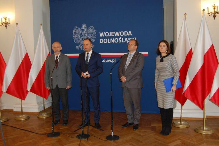 Akcja symbolicznego znakowania grobów bohaterów
