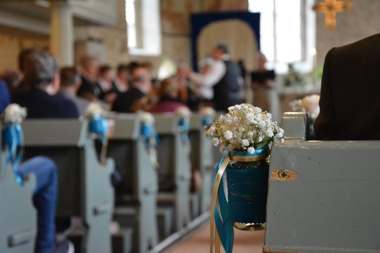 Wrocław: Coraz mniej małżeństw kościelnych i dzieci na lekcjach religii