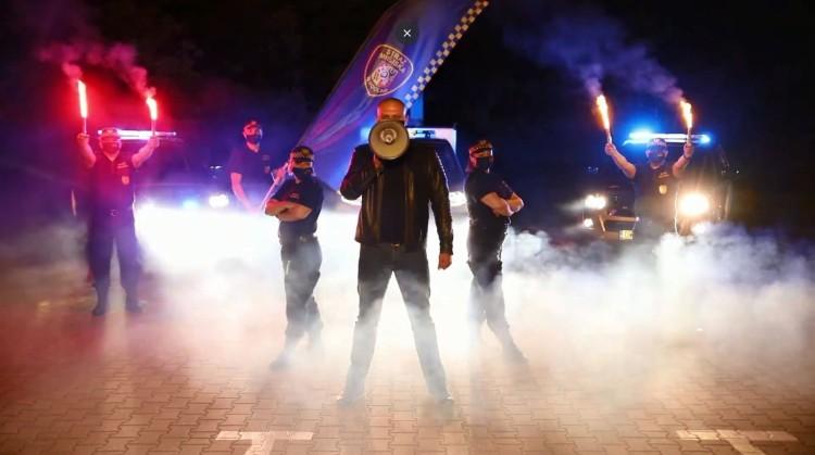 Straż miejska jeszcze nigdy nie była tak gorąca. Oto jej pandemiczny rap [WIDEO]