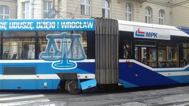 Wykolejenie tramwaju przy Dworcu Głównym [ZDJĘCIA]