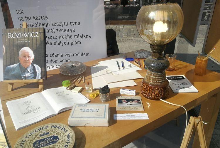 Co kryła szuflada wybitnego poety? Bezpłatna wystawa na placu Solnym [ZDJĘCIA]