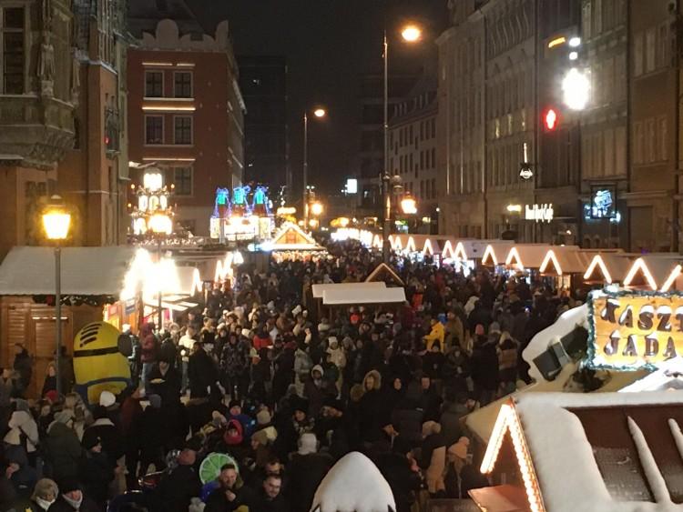 Jarmark Bożonarodzeniowy we Wrocławiu przeżywa prawdziwe oblężenie [ZDJĘCIA]
