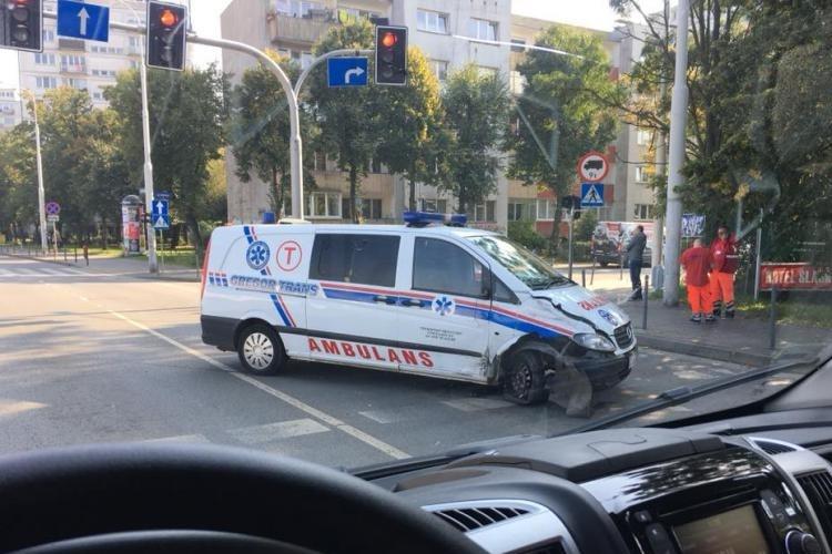 Zderzenie karetki i samochodu osobowego na Pułaskiego