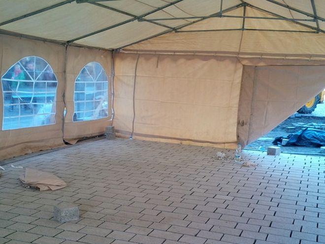 Trwa spoinowanie pierwszego fragmentu szpilkostrady na wrocławskim Rynku. Kiedy można będzie tam spacerować?