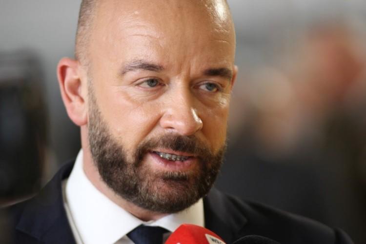 Jacek Sutryk zostaje na stanowisku. Zdecydował jeden głos
