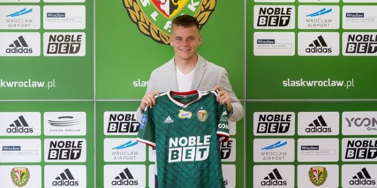 Młody, perspektywiczny zawodnik na dłużej w piłkarskim Śląsku Wrocław