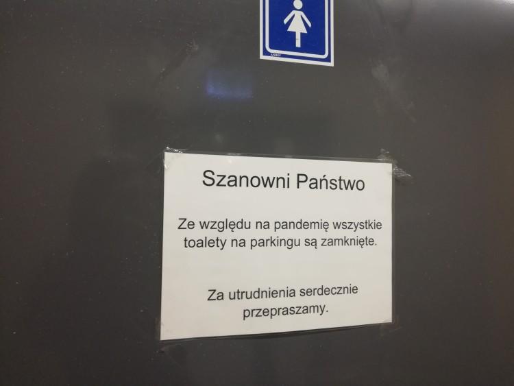Prezydent chwali się, że otworzył nieczynne toalety w centrum. Tylko że wcale nie
