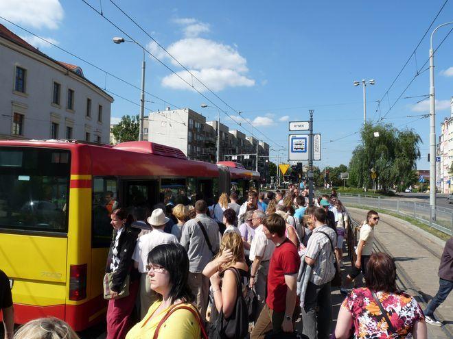 Eksperyment się udał, autobus Rynek – Grabowa działa, szkoda, że 3 m-ce za późno