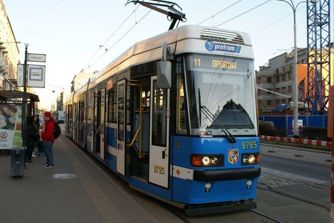 Pożar tramwaju w centrum Wrocławia. Motorniczy w szpitalu