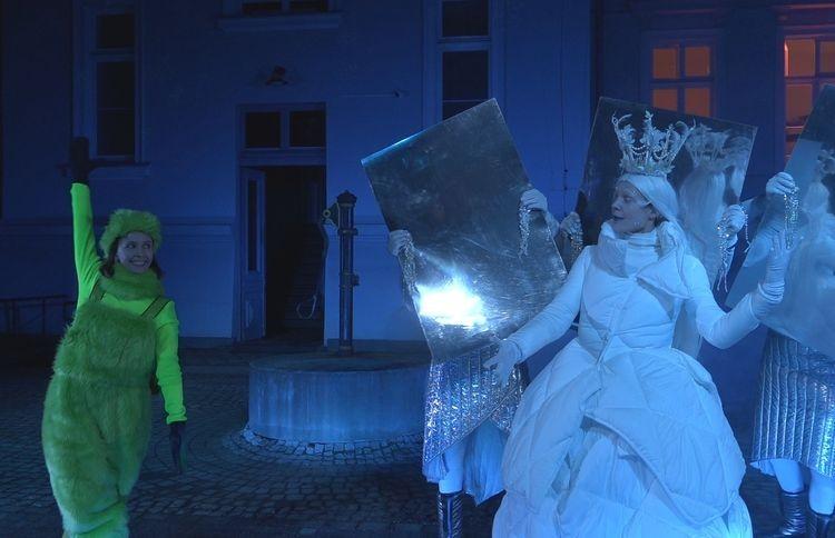 Wrocławskie podwórko scenerią baśniowego spektaklu [WIDEO]