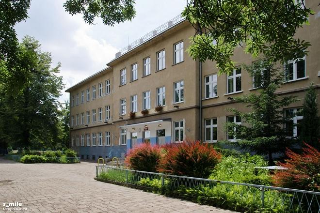 Radny PiS pisze do Dutkiewicza w sprawie gimnazjum nr 20: metody działania urzędu przypominają czasy PRL