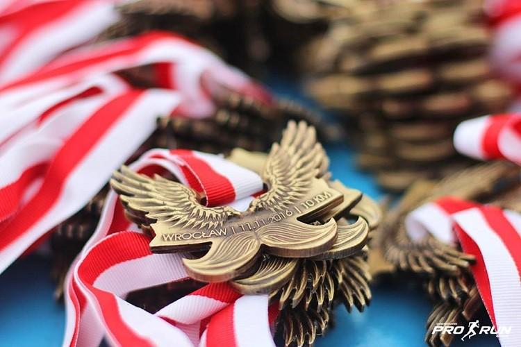 Pobiegli z wąsem w rocznicę odzyskania niepodległości Polski [ZDJĘCIA]