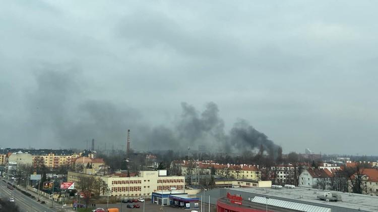 Pożar w centrum Wrocławia. Kłęby dymu nad miastem