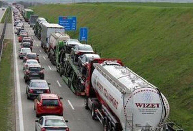 11-kilometrowy korek na A4