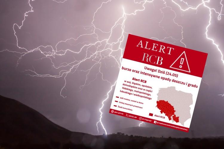 Burze, grad i wiatr we Wrocławiu. Jest alert RCB [GDZIE JEST BURZA?]