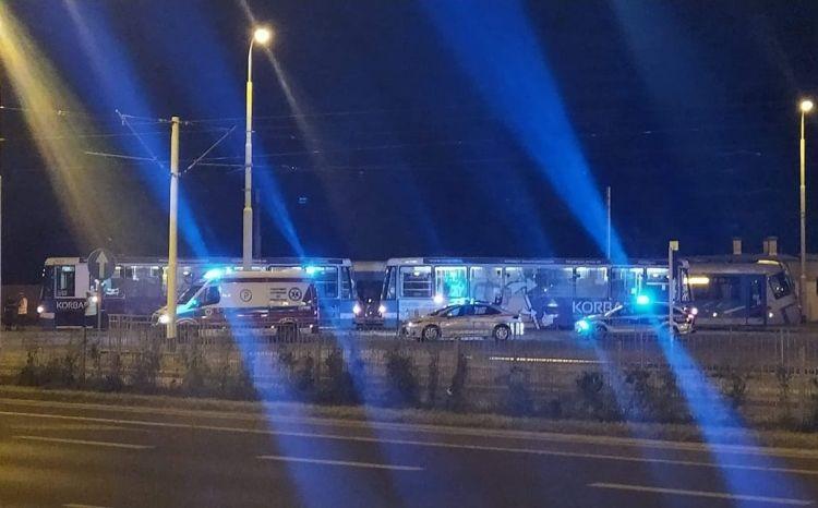 Potrącony przez tramwaj pieszy jest w szpitalu. Policja uznała winę przechodnia