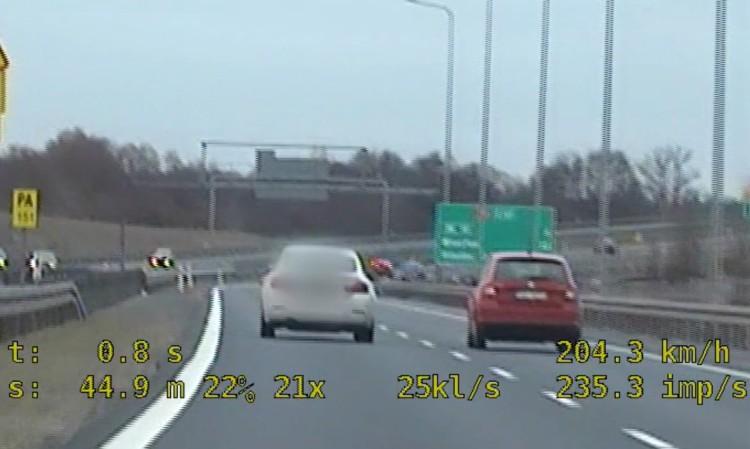 Ponad 200 km/h na liczniku pod Wrocławiem. Mandat? 2500 złotych