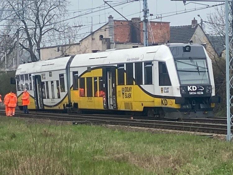 Wypadek na przejeździe. Szynobus KD zderzył się z osobówką