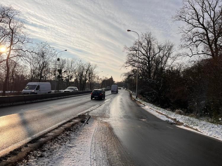Wycinka drzew przy Karkonoskiej. Przejazd i przejście zamknięte
