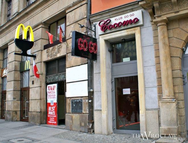 Śmierć w nocnym klubie na wrocławskim Rynku. Ochroniarz, który zabił zbiegł