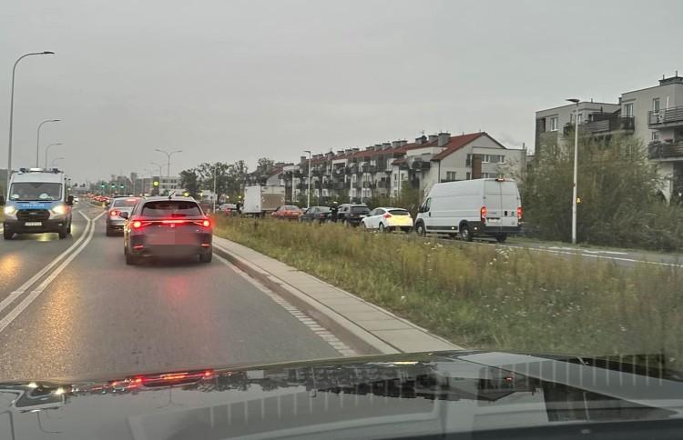Dantejskie sceny na Jagodnie. Policja na buspasie, kierowcy jechali pod prąd