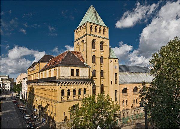 Radni pozwolili na sprzedaż basenów przy ul. Teatralnej