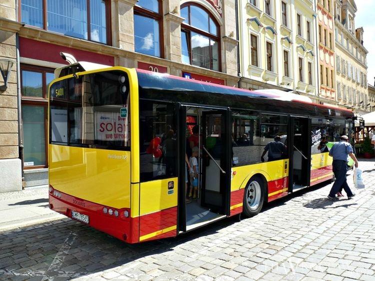 Komunikacja miejska w Sylwestra i Nowy Rok [ROZKŁAD JAZDY]