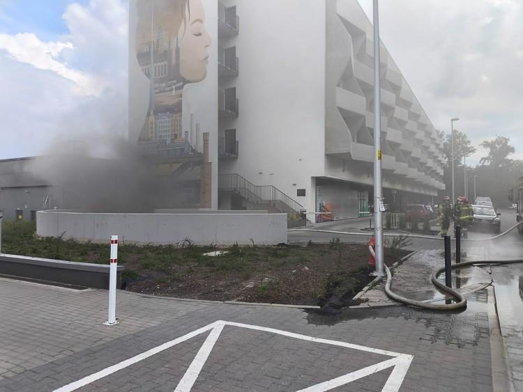 Wrocław: Pożar w garażu. Ewakuowano 80 osób