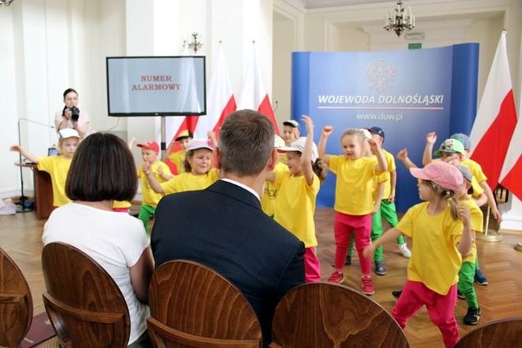 Trzeba złożyć nowe wnioski o 500+. Jak tego nie zrobisz, stracisz świadczenia!