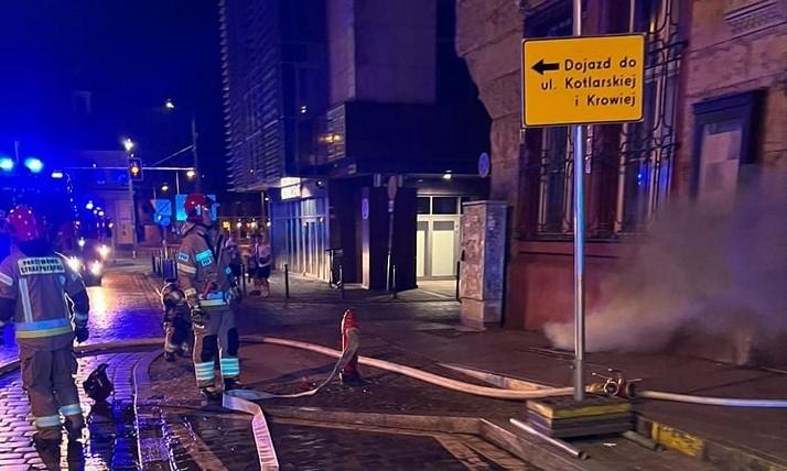 Nocna ewakuacja hotelu w centrum Wrocławia. Wybuchł pożar