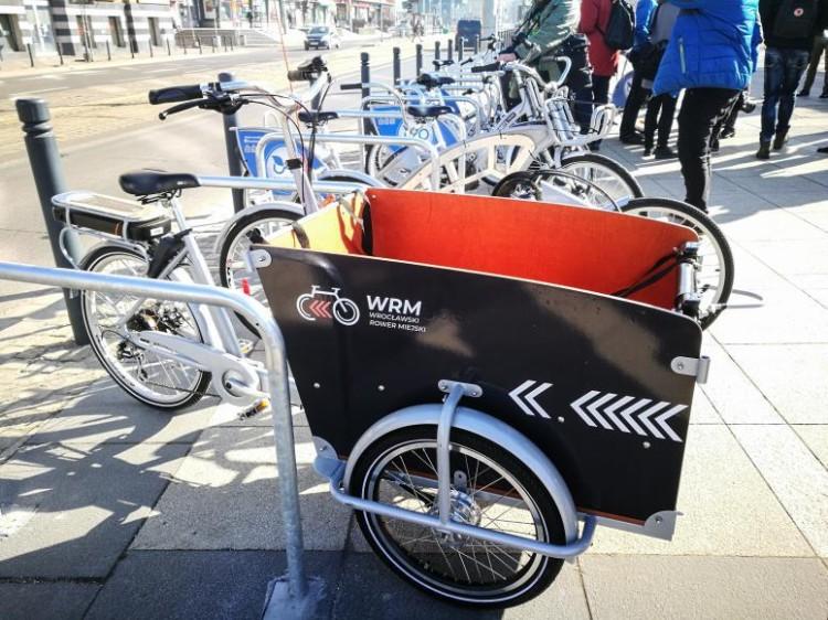 Grupowy przejazd rowerzystów przez Wrocław. Będą utrudnienia dla kierowców
