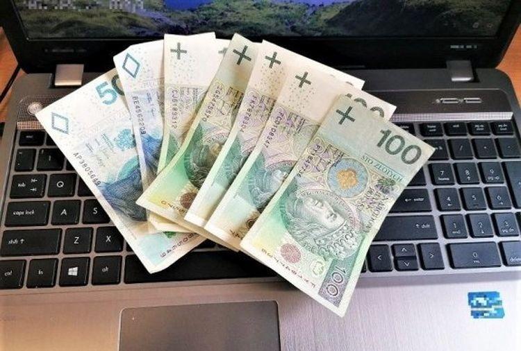Wrocław: Została oszukana na Facebooku. Straciła blisko tysiąc złotych