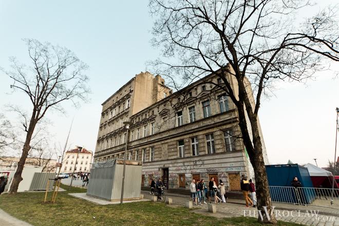 Jest decyzja w sprawie kamienicy na Wyspie Słodowej. Miasto nie sprzeda budynku. Co na to aktywiści?