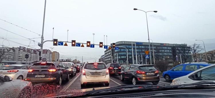 Wrocław: Awaria sygnalizacji na ulicy Legnickiej. Chaos i korki