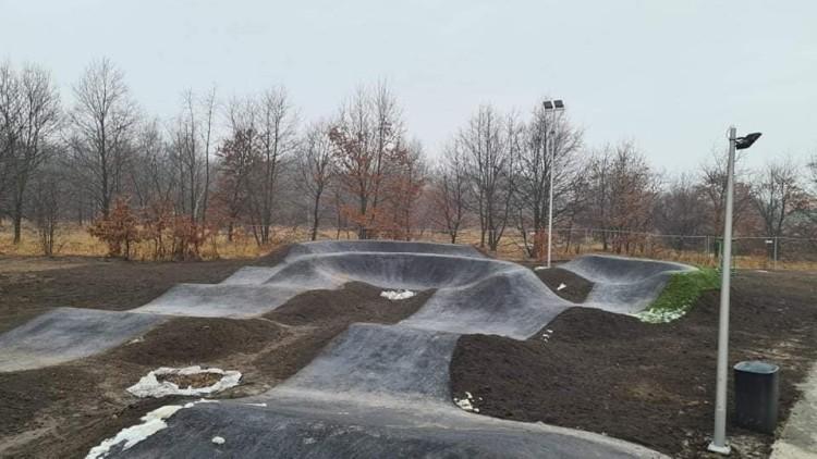 Wrocław: przy Królewieckiej powstał nowy pumptrack [ZDJĘCIA]
