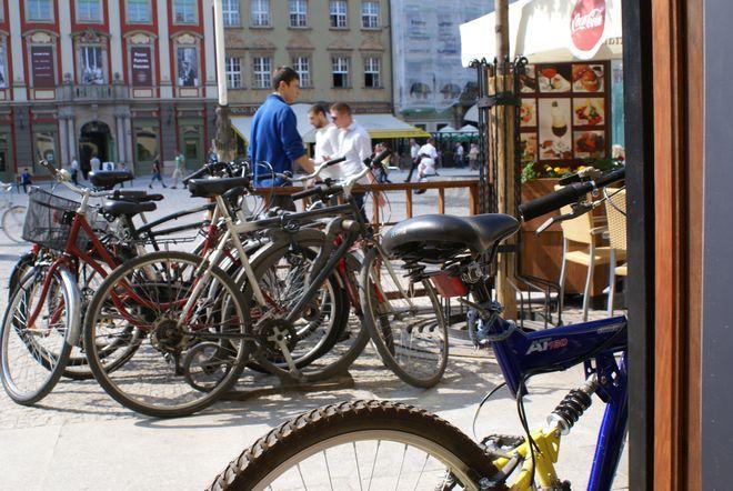 Urzędnicy zachęcą do jazdy rowerem zimą. Rozdadzą jabłka i nasmarują łańcuch