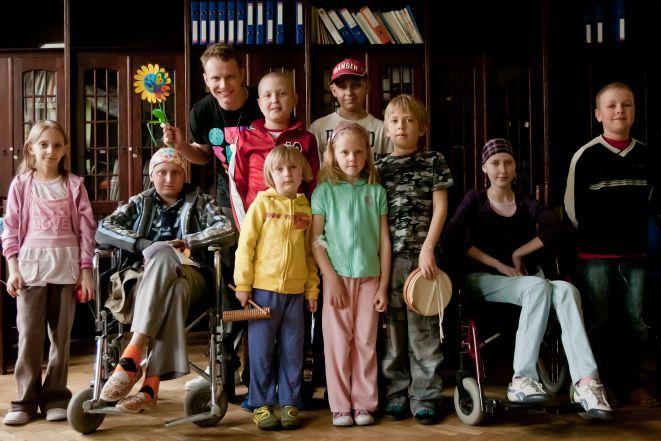 Chore dzieciaki rapują Brzechwę