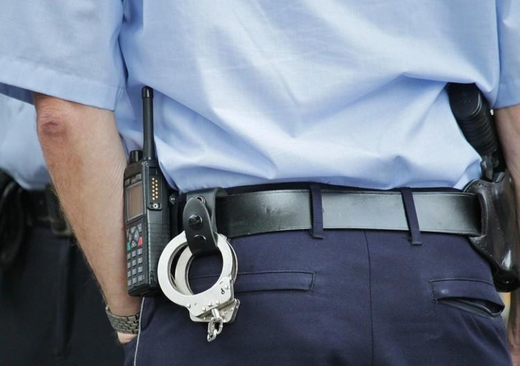 Wrocław: Awantura w centrum. Mężczyzna skopał policyjny radiowóz