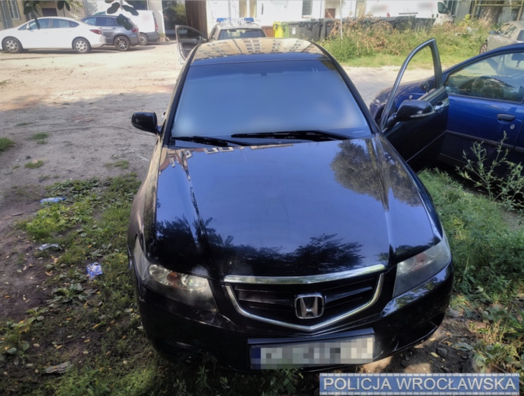 Kupił podrobione prawo jazdy, bo myślał, że skończyły mu się uprawnienia. Był w błędzie