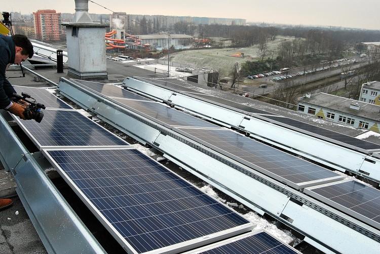 Wrocław: elektrownie słoneczne na wieżowcach pozwolą zaoszczędzić 330 tys. zł rocznie [ZDJĘCIA]