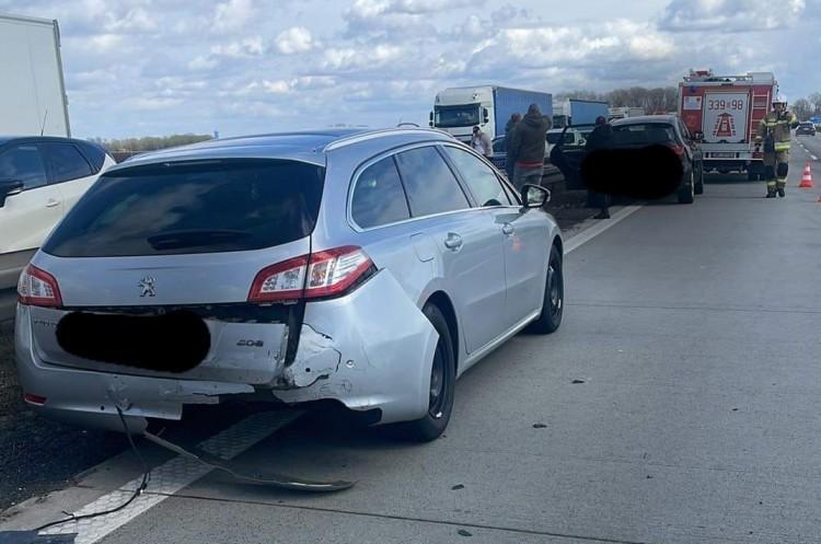 Karambol na autostradzie pod Wrocławiem. Są ranni, lądował śmigłowiec