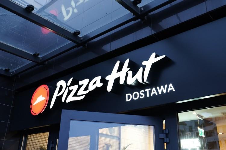 Pizza Hut otwiera nową restaurację. Darmowa pizza dla stu pierwszych klientów