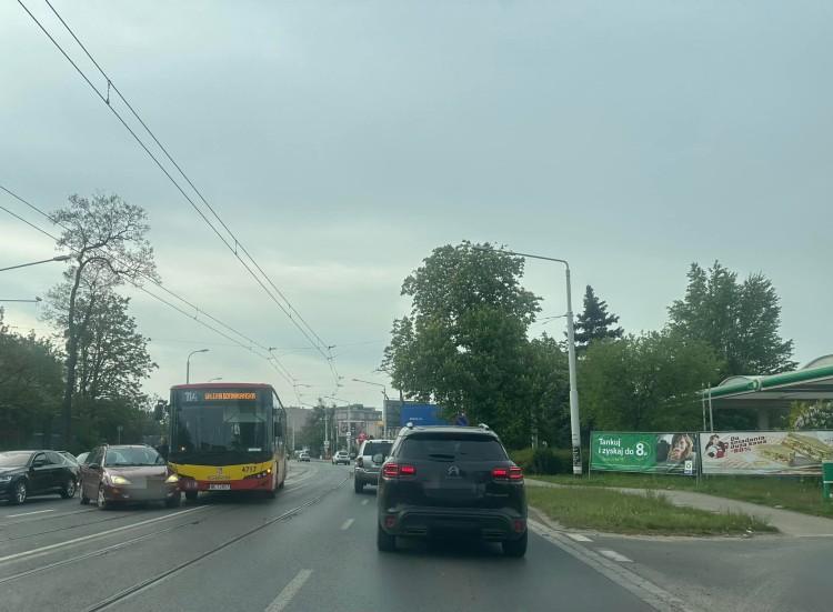 Wypadek auta i autobusu MPK na Krakowskiej. Są utrudnienia