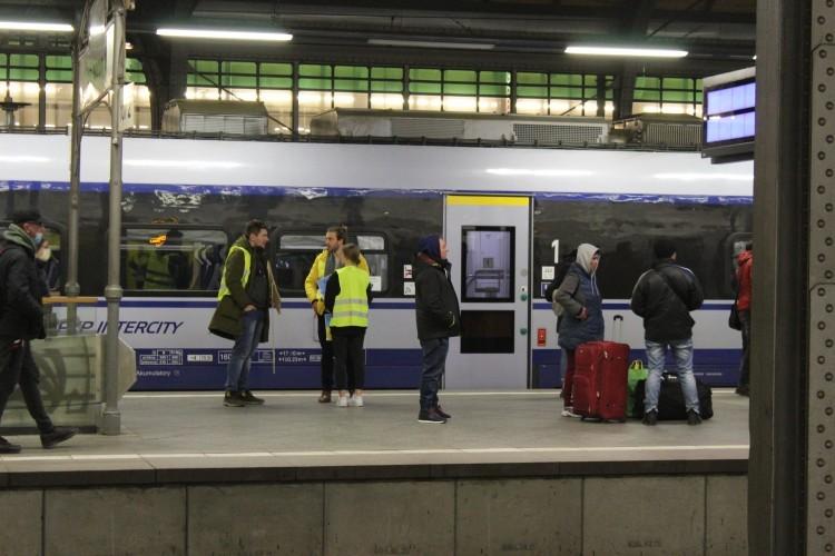 Paraliż kolei w całej Polsce. Gigantyczna awaria PKP. Ogromne opóźnienia